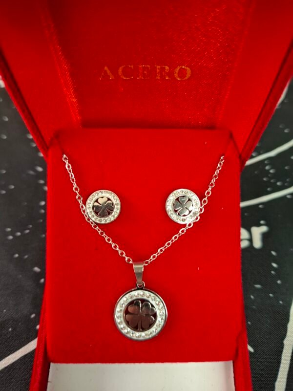 Conjunto de Collar + Pendientes Trebol de 4 Hojas