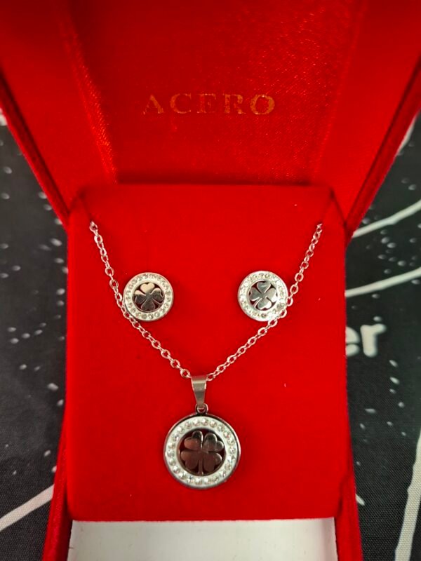 Conjunto de Collar + Pendientes Trebol de 4 Hojas