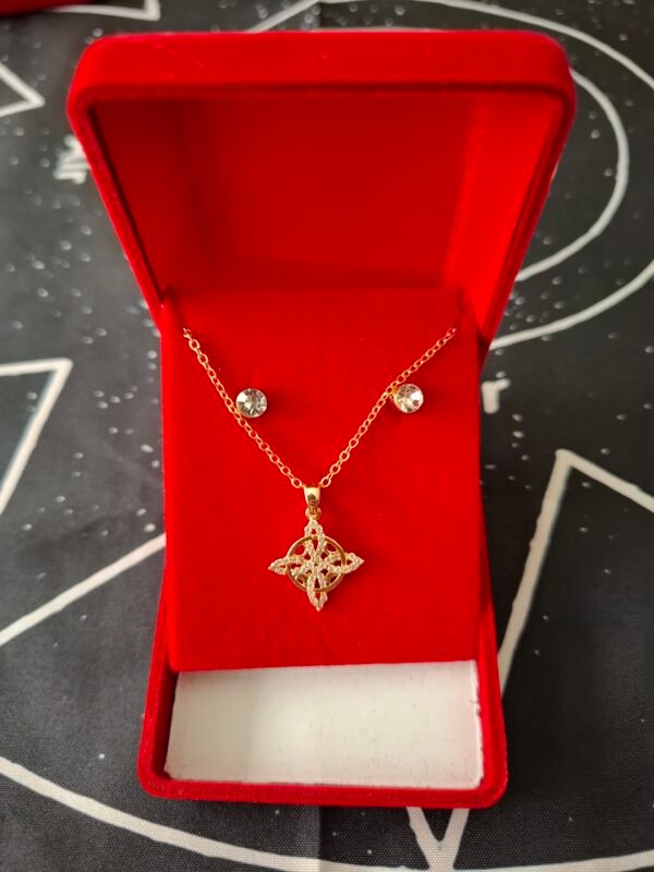 Conjunto de Collar + Pendientes Nudo de Bruja en Dorado