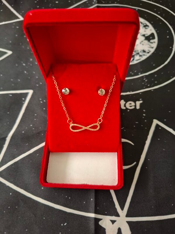 Conjunto de Collar + Pendientes Signo Infinito en Dorado