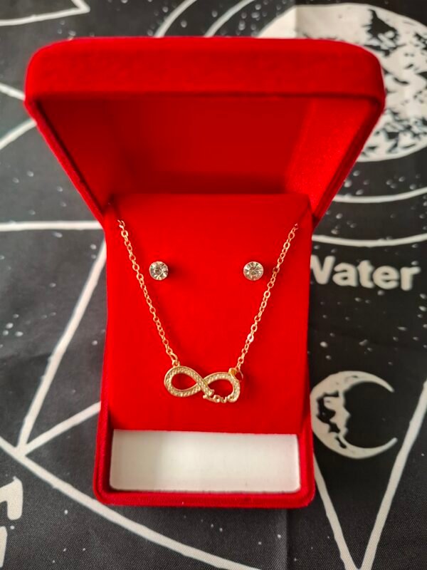 Conjunto de Collar + Pendientes Signo Infinito Love en Dorado