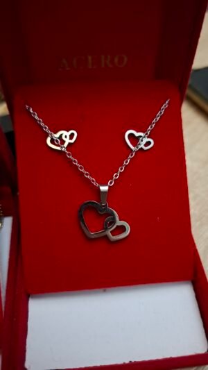 Conjunto de Collar + Pendientes Corazones Unidos