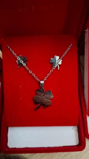 Conjunto de Collar + Pendientes Trebol de 4 Hojas