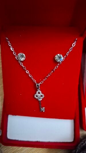Conjunto de Collar + Pendientes Llave