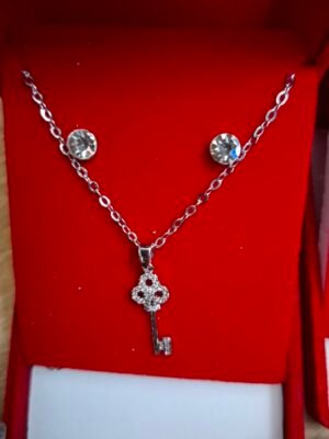 Conjunto de Collar + Pendientes Llave