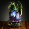 Figura de Dragón con Luz LED Leyenda Oscura Dragón sobre Huevo Geoda