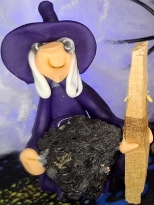 Bruja con Palo Santo y Pirita color Morado 5-7cm